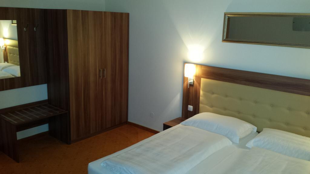 Stiftshotel Garsten Steyr Rum bild
